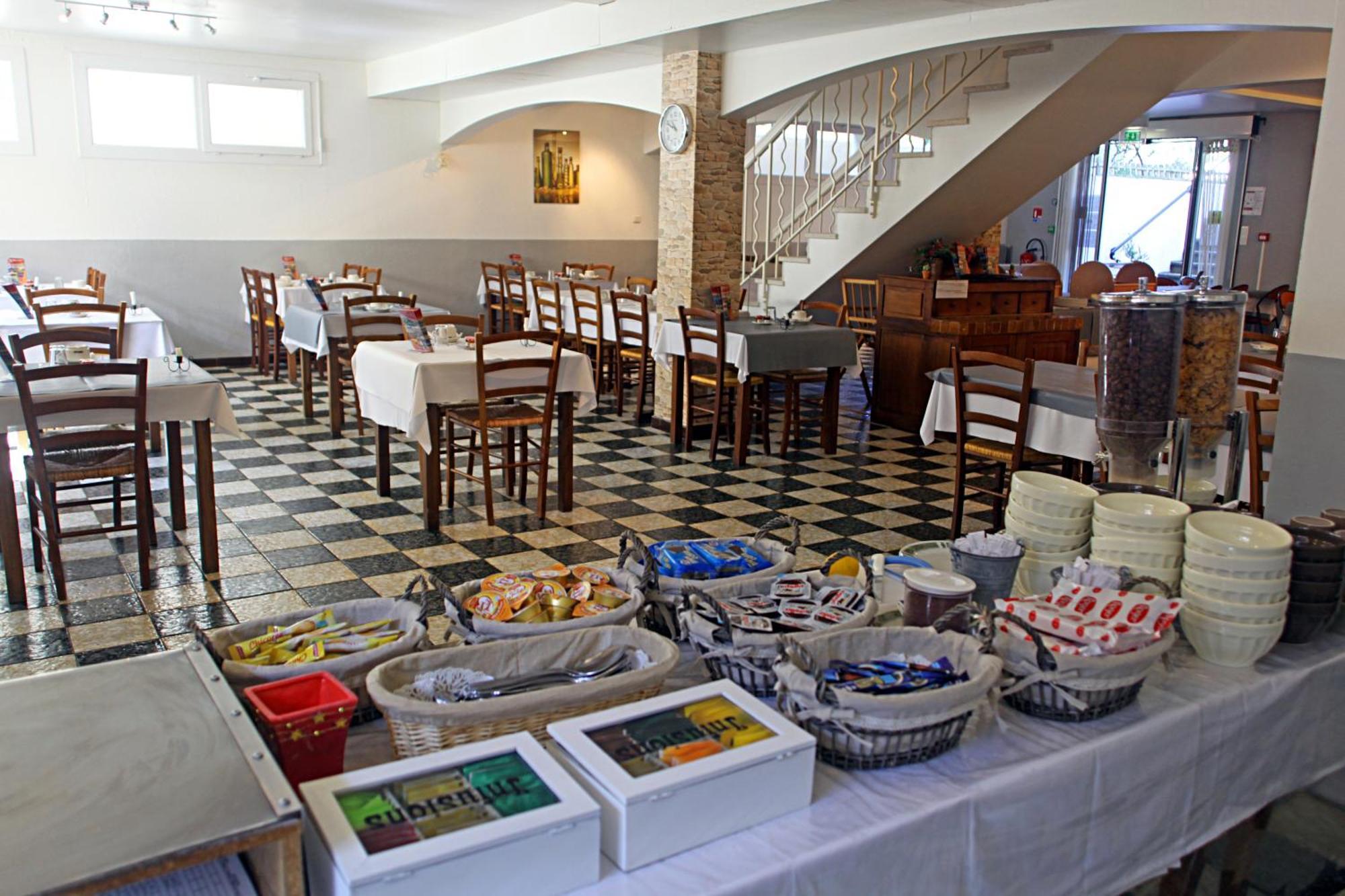 Le Petit Manoir Logis Hotel Les Angles  Ngoại thất bức ảnh