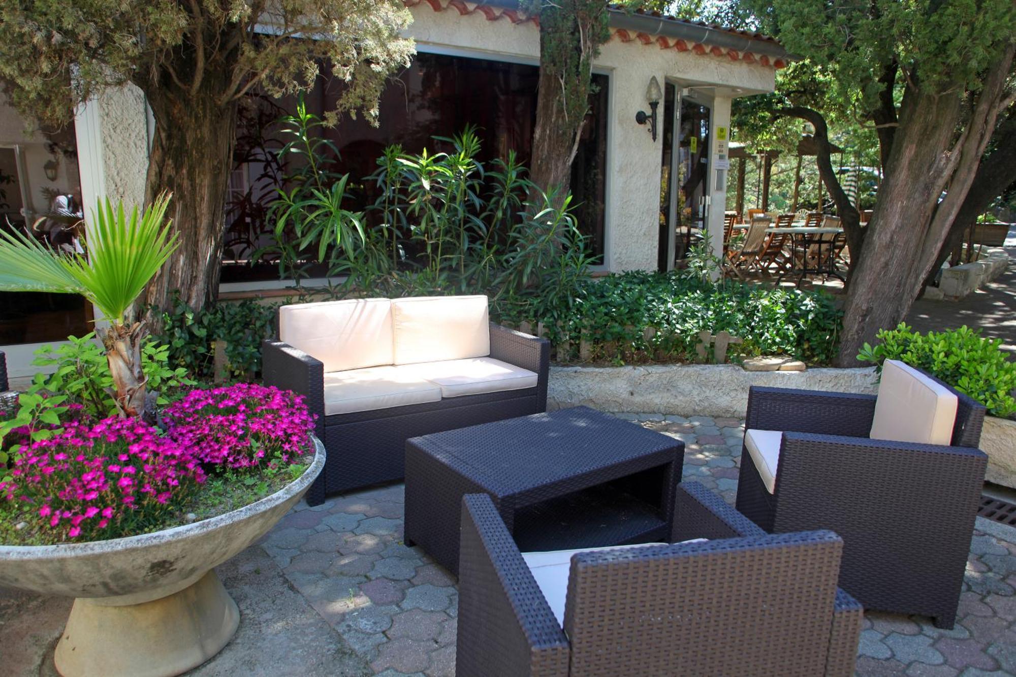 Le Petit Manoir Logis Hotel Les Angles  Ngoại thất bức ảnh