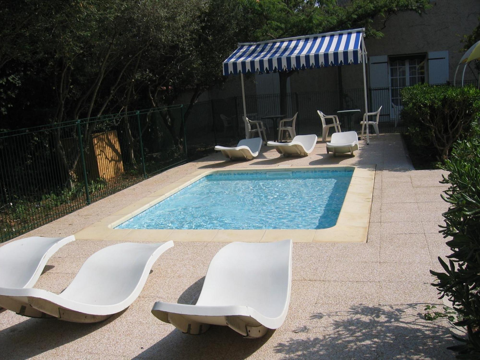 Le Petit Manoir Logis Hotel Les Angles  Ngoại thất bức ảnh