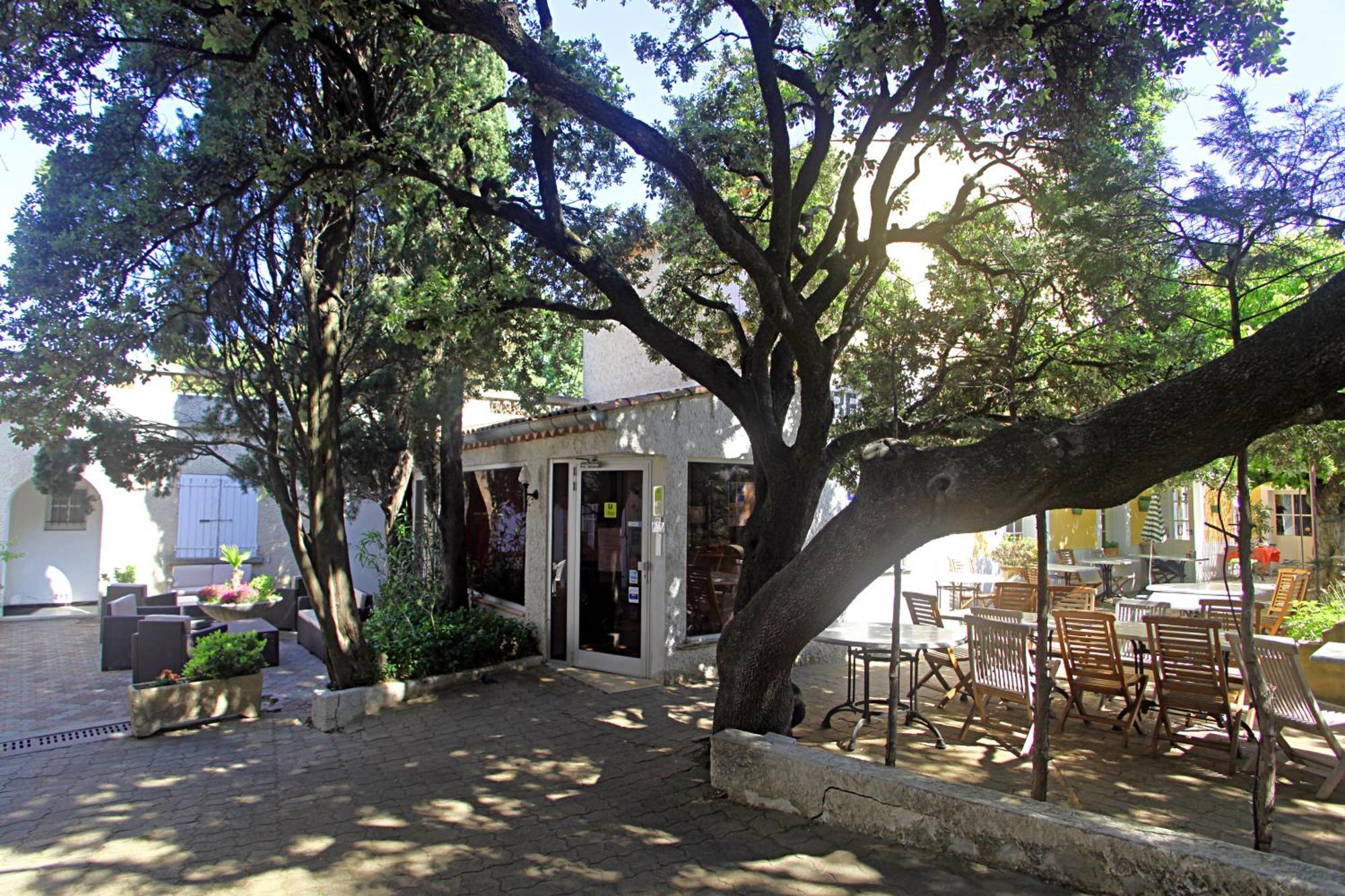 Le Petit Manoir Logis Hotel Les Angles  Ngoại thất bức ảnh