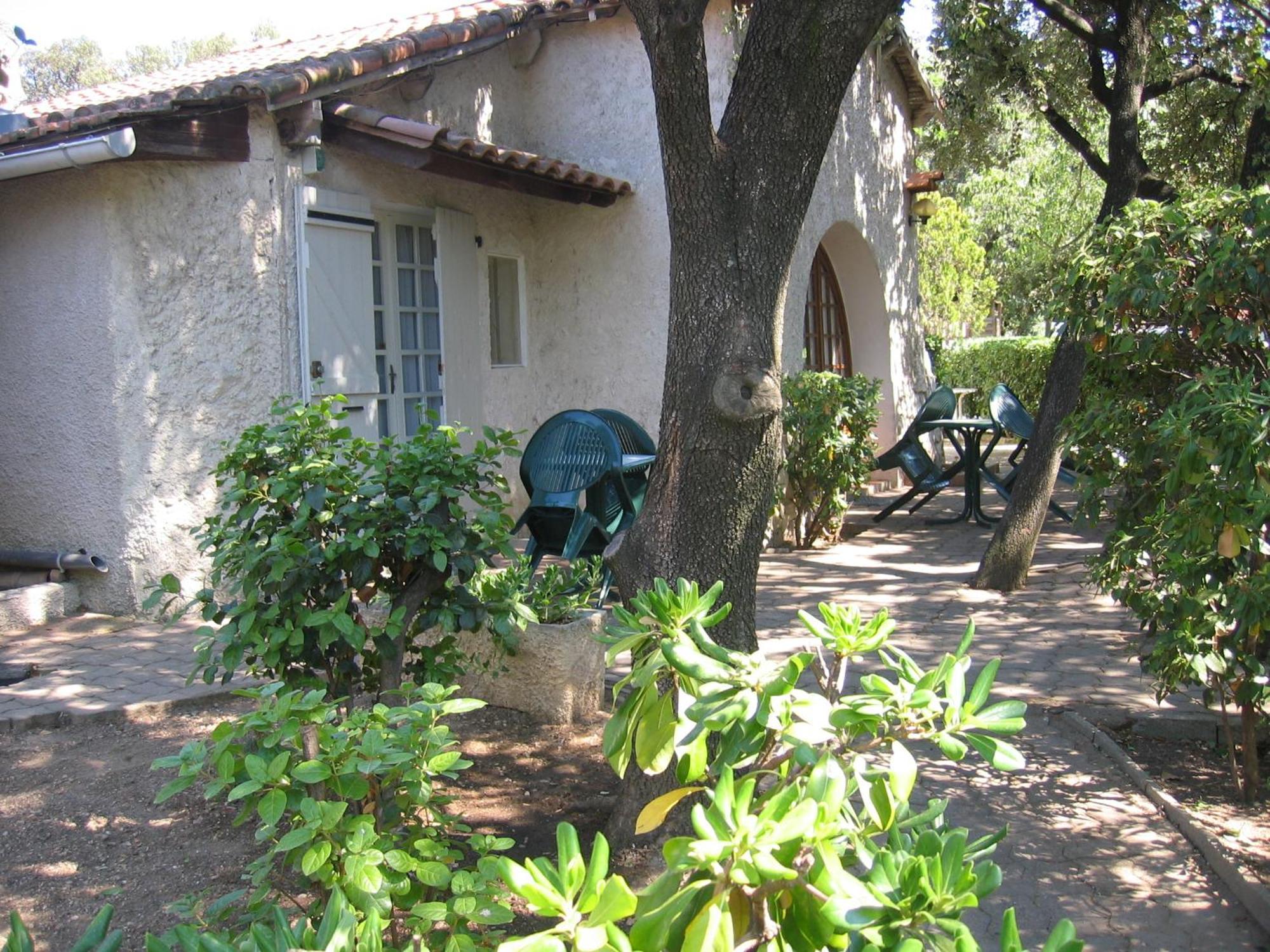 Le Petit Manoir Logis Hotel Les Angles  Ngoại thất bức ảnh